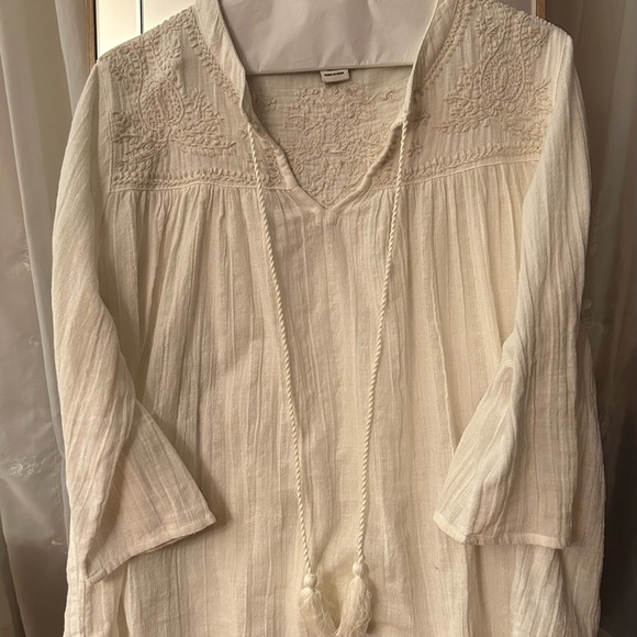 2 For $25 💙 Rachel Zoe peasant embroidered top 🩵 - Picture 2 of 6